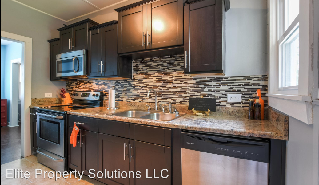 908 Bryan St - Photo 3 of 15