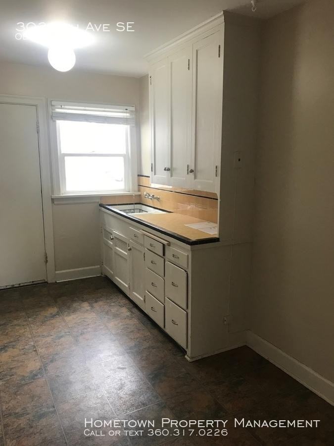 302 8th Ave SE - Photo 2 of 9