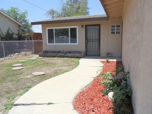 10554 Poplar St - Photo 3 of 29