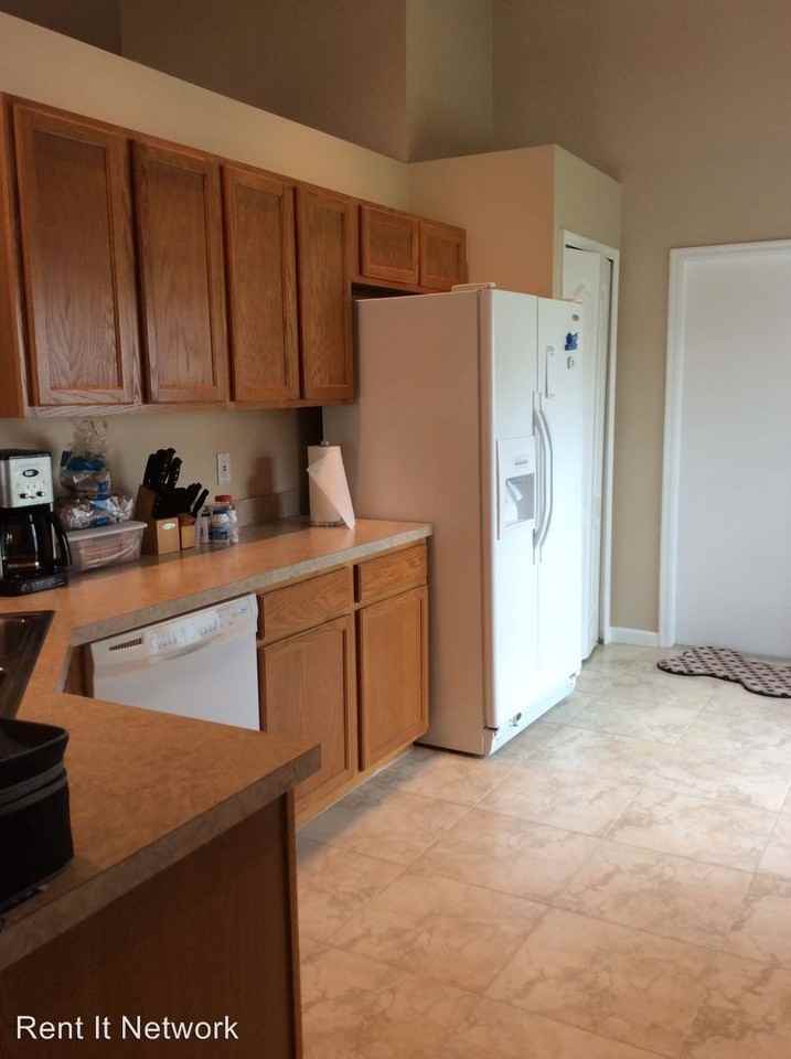 18104 Lafayette Pl - Photo 3 of 5