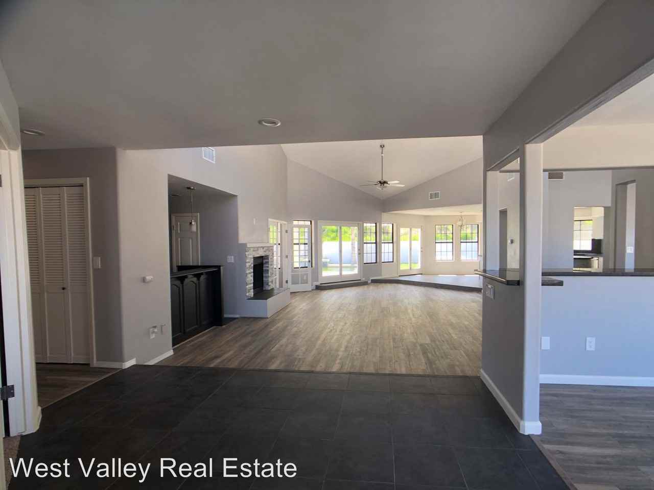 805 Vista Via Dr - Photo 2 of 29