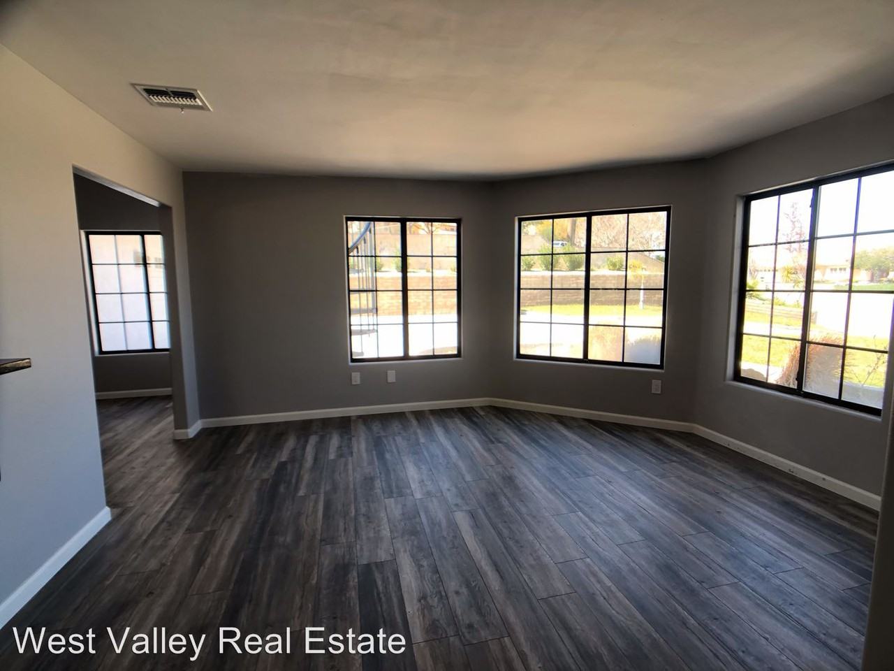805 Vista Via Dr - Photo 3 of 29