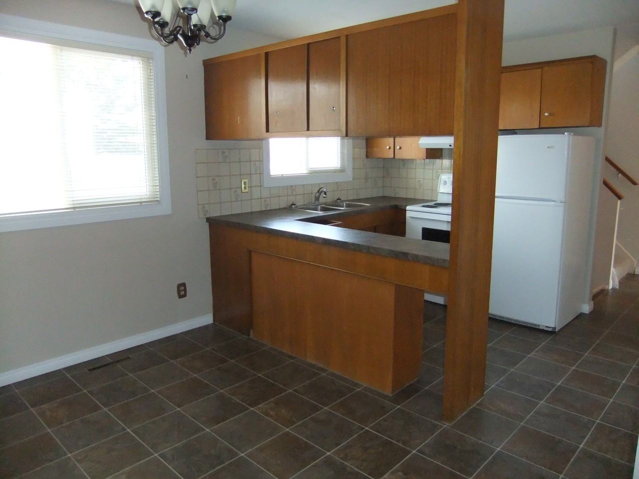 13304 90 St NW - Photo 2 of 9