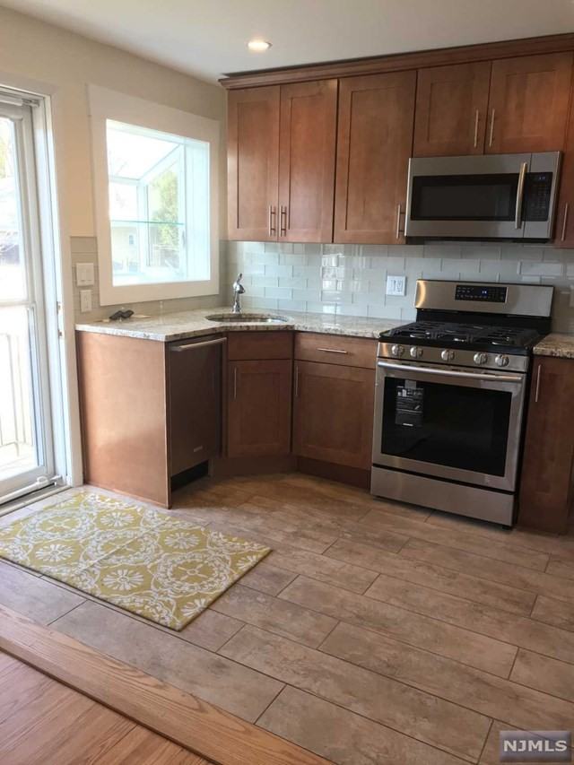 189 Terrace Ave - Photo 2 of 17