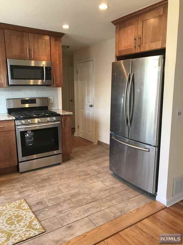 189 Terrace Ave - Photo 3 of 17