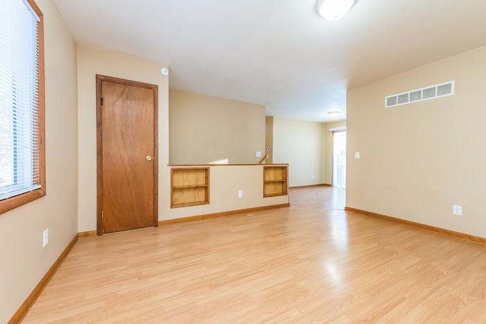 5209 NE San Rafael Dr - Photo 2 of 7