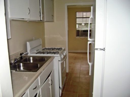 216 E Charlton Ln - Photo 2 of 5