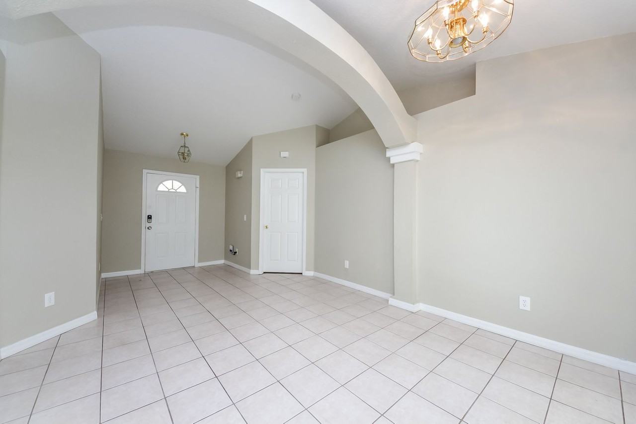 355 Thousand Oaks Blvd - Photo 2 of 22