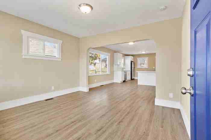 1715 S Cushman Ave - Photo 3 of 24