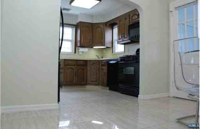 65 Urma Ave - Photo 3 of 15