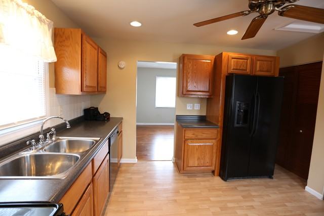 1310 W Marion St - Photo 3 of 11