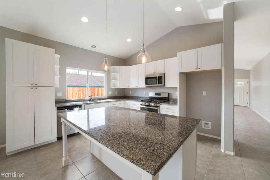 708 N Queen Ave - Photo 3 of 5