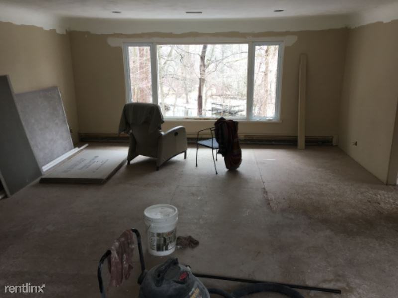 314 E Washington St - Photo 3 of 11