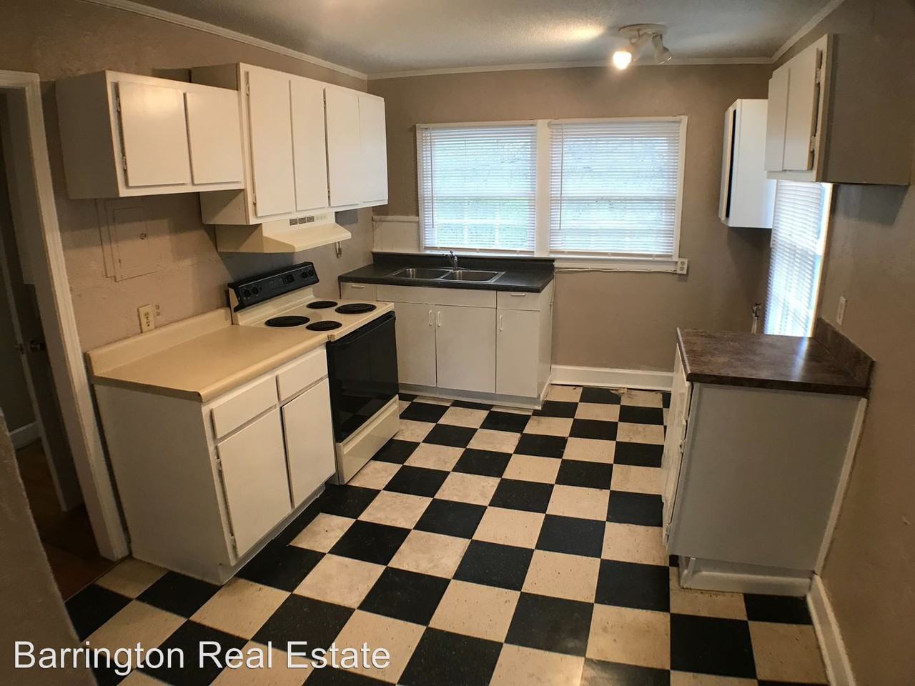 323 Louisa St - Photo 2 of 4