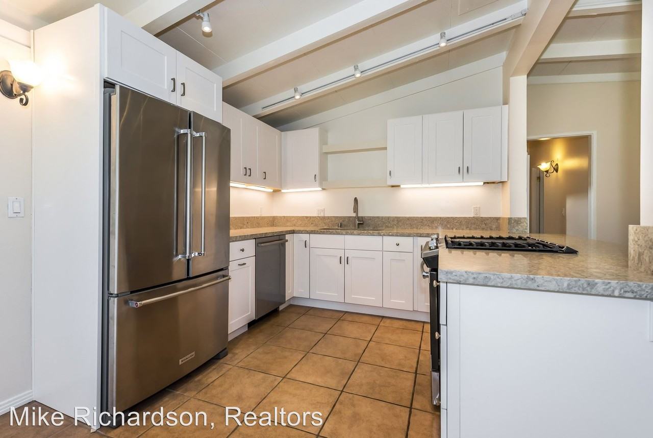 2306 Edgewater Way - Photo 2 of 10