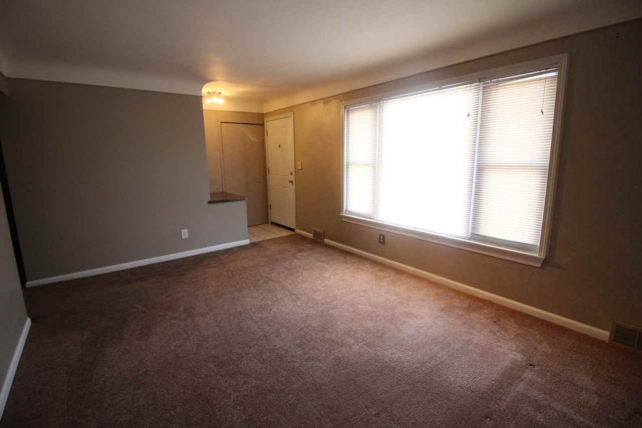 12035 Farley - Photo 2 of 4