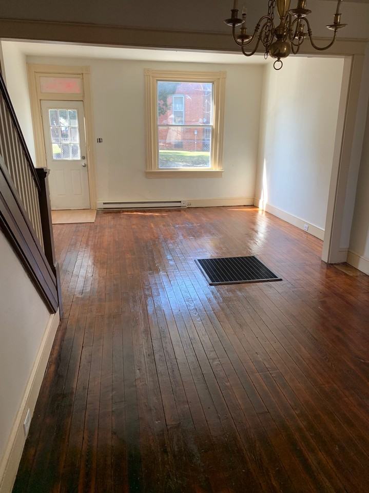 539 E Strawberry St - Photo 2 of 6