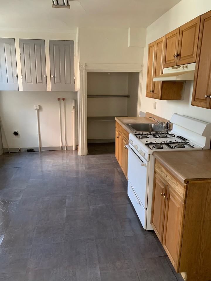 539 E Strawberry St - Photo 3 of 6