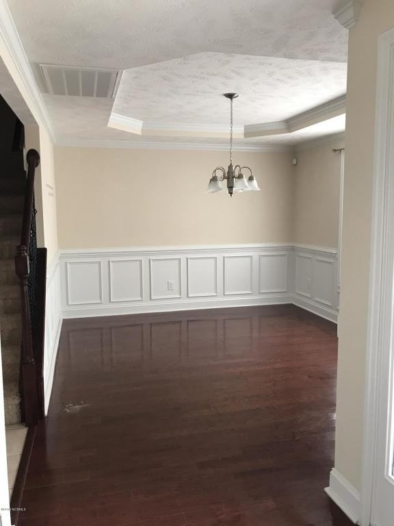 111 Louie Lane - Photo 3 of 12