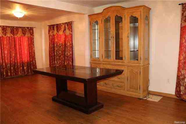 7437 Williamson St - Photo 2 of 17