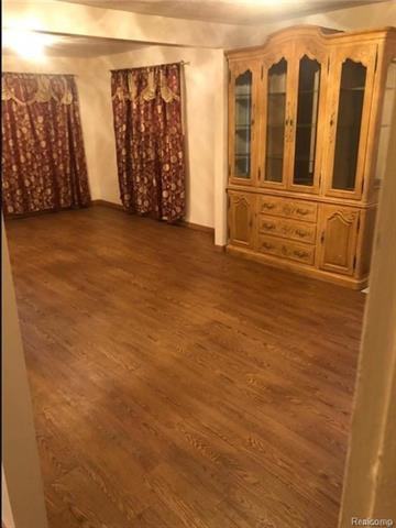 7437 Williamson St - Photo 3 of 17