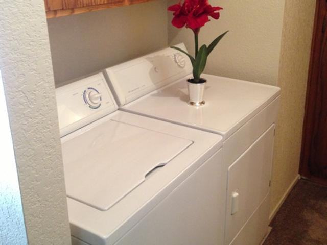 2081 Sylvan Way - Photo 5 of 17