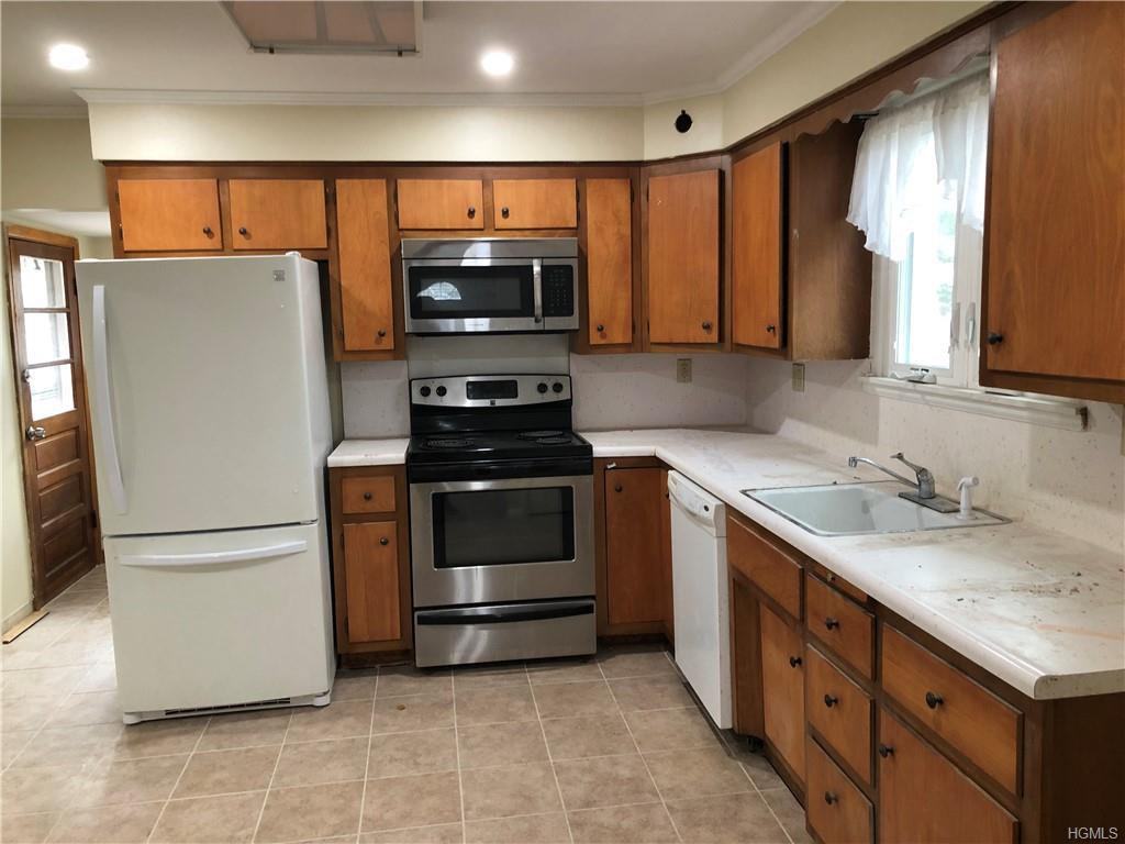 210 Highland Ave - Photo 2 of 18