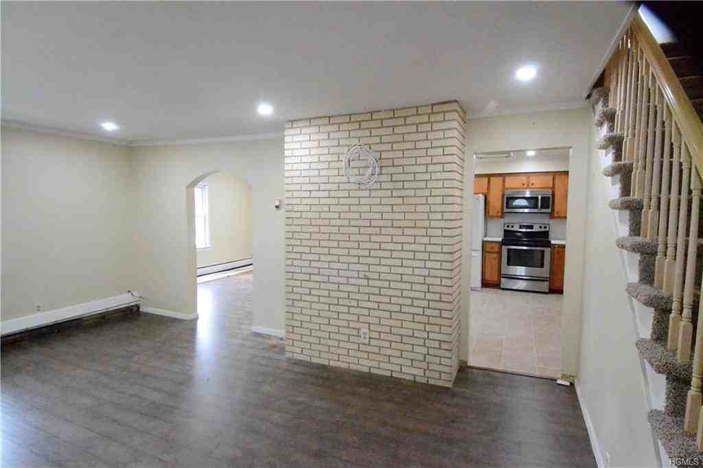 210 Highland Ave - Photo 3 of 18