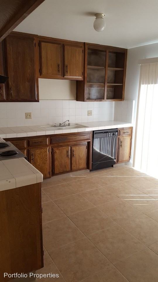 1208 McDONALD WAY - Photo 2 of 5