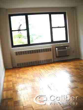 E 39th St #AR025