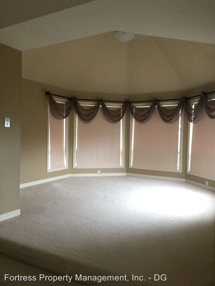 2665 Lexington Terrace - Photo 3 of 11