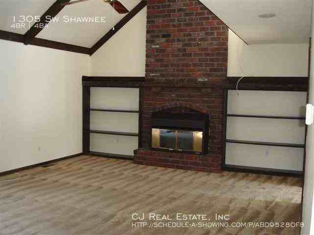 1305 SW Shawnee St - Photo 3 of 9