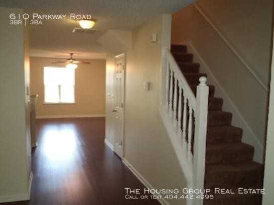 610 Parkway Rd - Photo 2 of 10