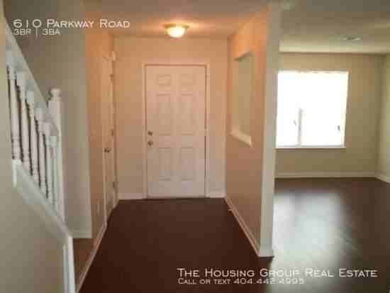 610 Parkway Rd - Photo 3 of 10