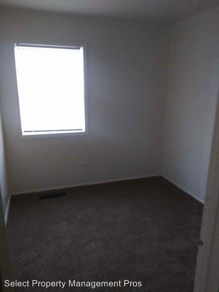 3324 Rodgers Ave - Photo 2 of 2