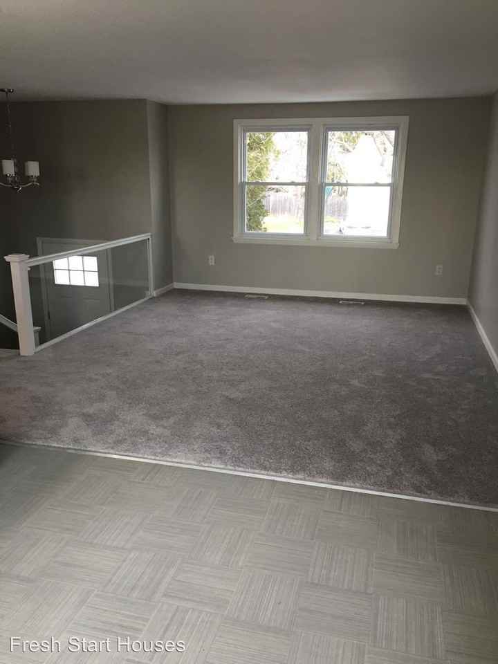 4290 Old Meadow Rd - Photo 2 of 5