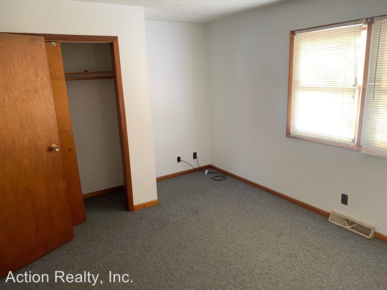 505 4th St - Photo 3 of 8