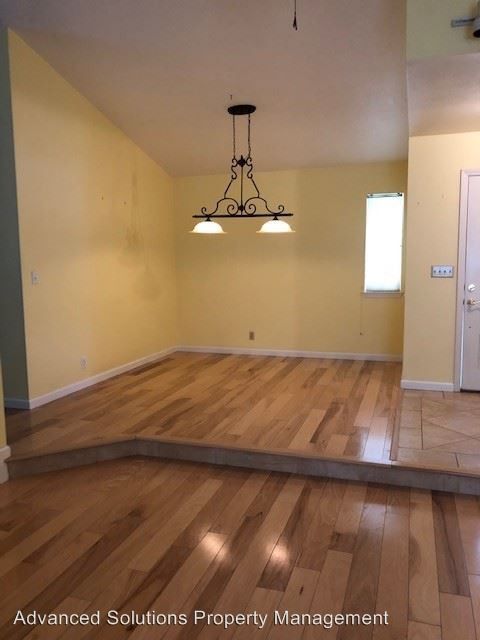2371 Monterey Ct - Photo 2 of 3