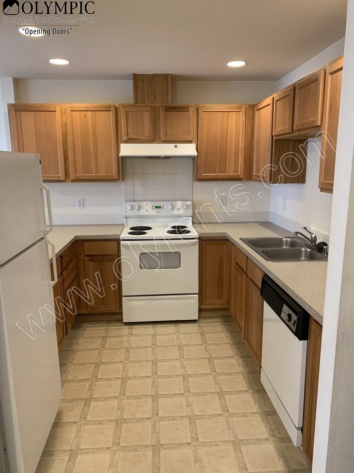 4862 43rd Ln Se - Photo 5 of 9