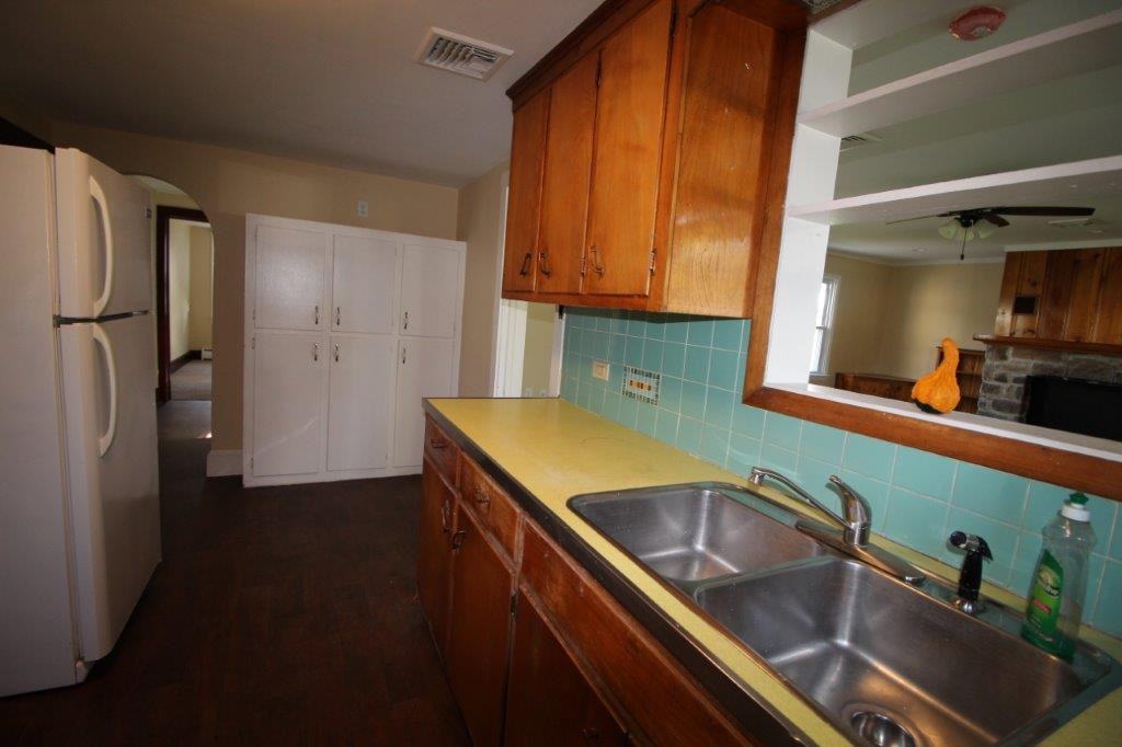 787 Nottingham Rd - Photo 3 of 12