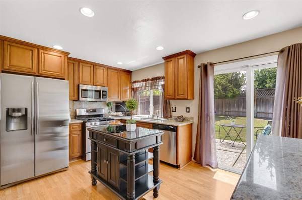 580 Edelweiss Dr - Photo 3 of 10