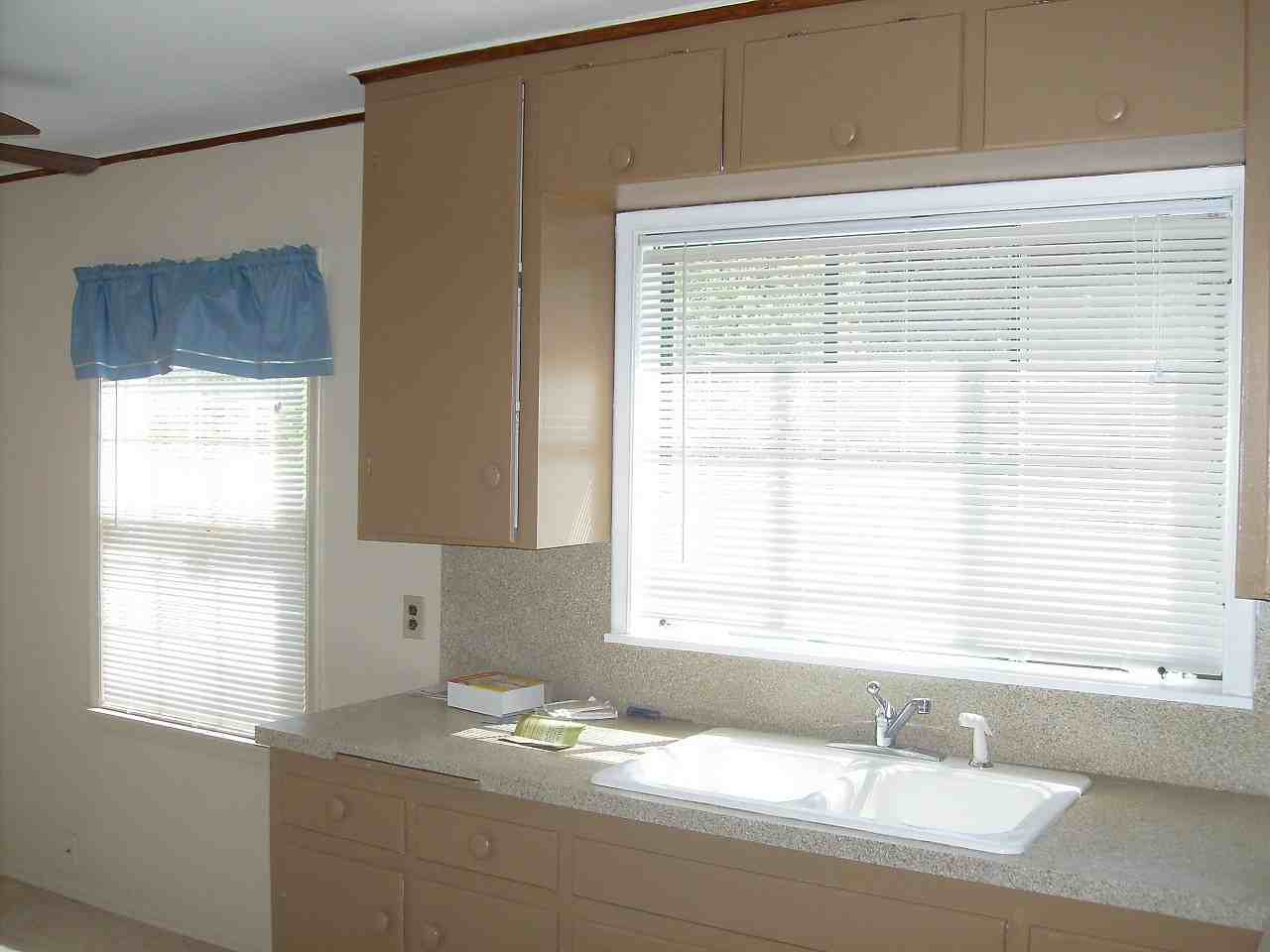 827 N Hudson Ave - Photo 2 of 9