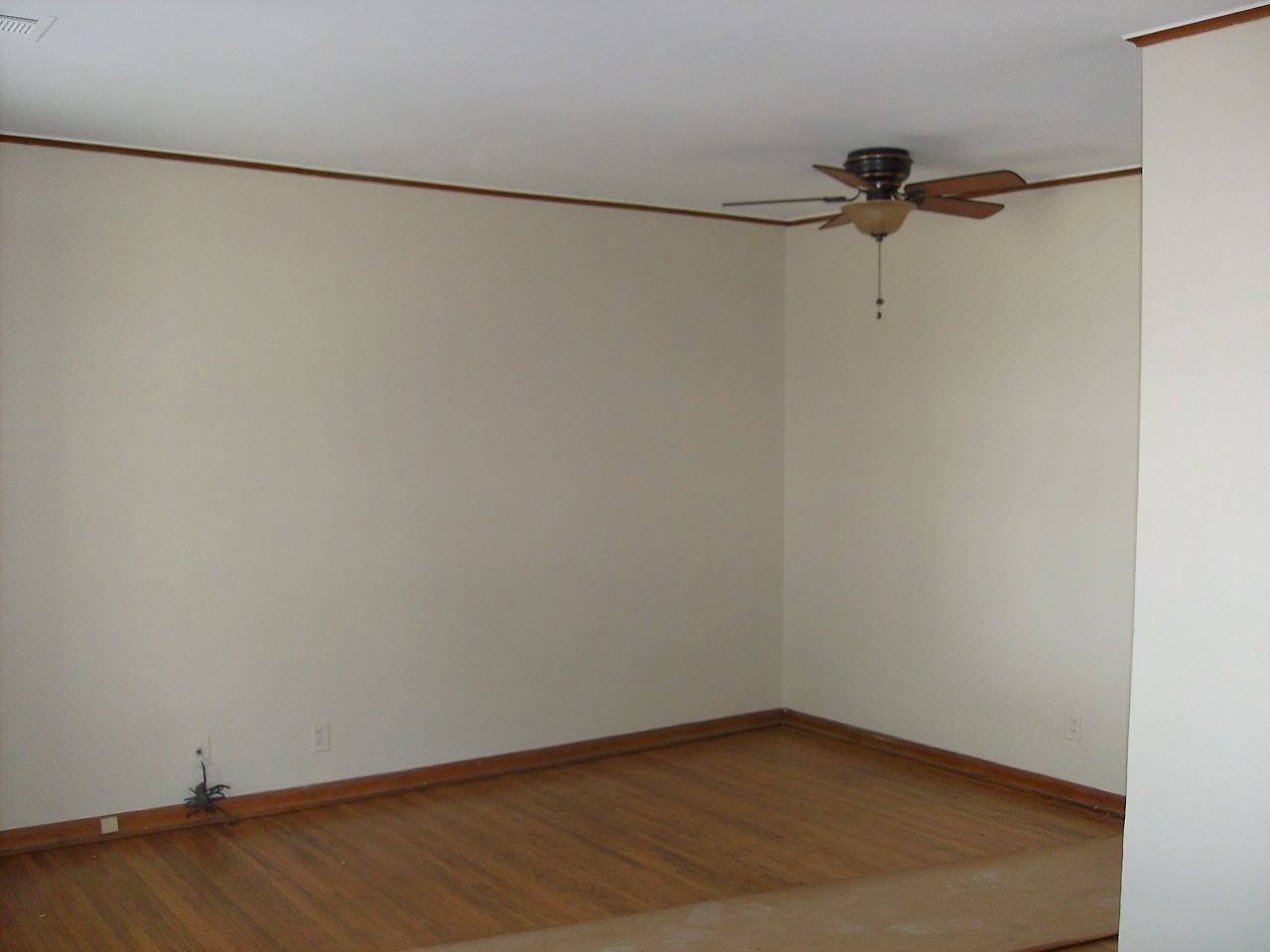 827 N Hudson Ave - Photo 3 of 9