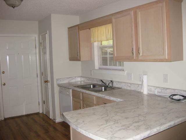 6960 Gray Oaks Dr - Photo 3 of 11