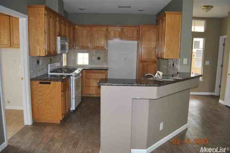 319 Marsalla Dr - Photo 3 of 10