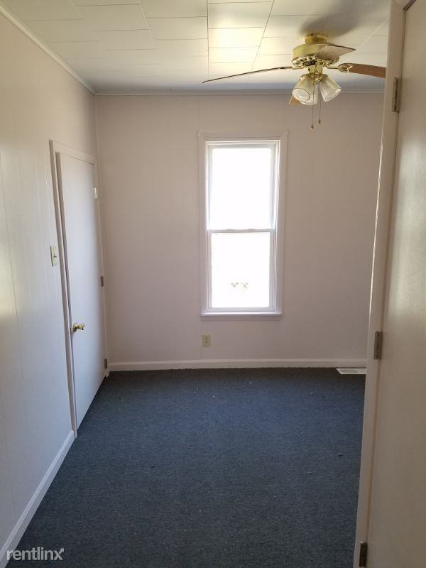 516 E Farming St - Photo 2 of 15