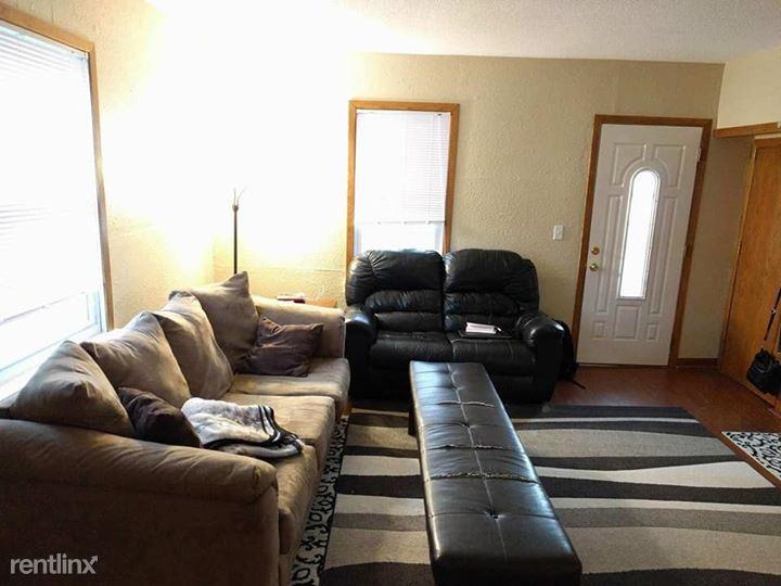 1219 4th St N - Photo 2 of 5