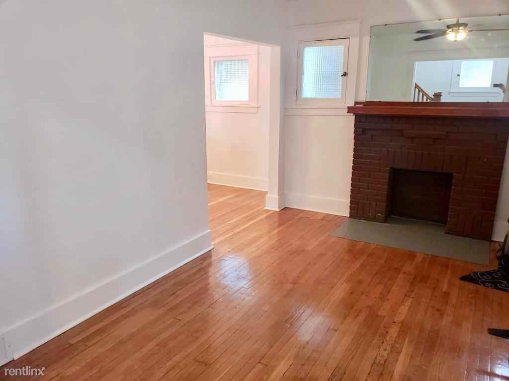 1315 Superior Ave - Photo 2 of 10