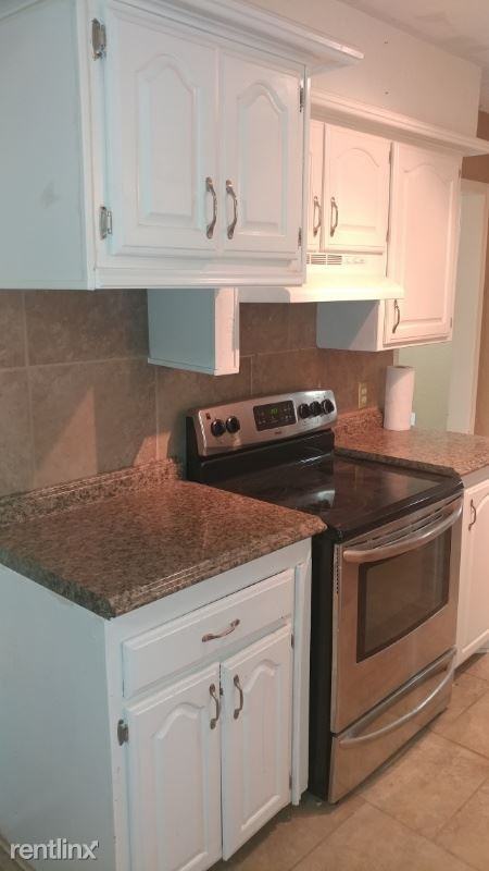3010 NE Kingsbriar Dr - Photo 2 of 6