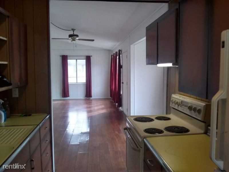 406 Edgewood Dr - Photo 2 of 6